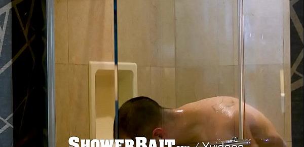  ShowerBait Intruder fucks str8 guy in the shower